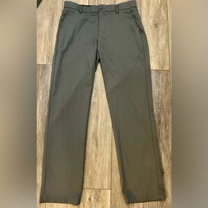 Amazon Essentials Men's Gray Chinos Size 32x32